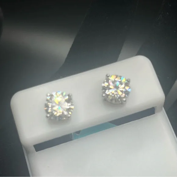 2.40 CTW Moissanite Stud Earrings Sterling Silver Diamond Look - Picture 2 of 6